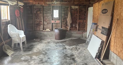 Outdoorsman’s getaway with excellent hunting and fishing nearby