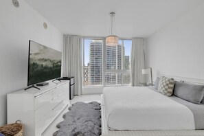 2 bedrooms, desk, WiFi