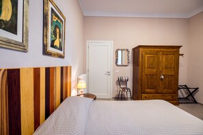 2 quartos, ferros/tábuas de passar roupa, Wi-Fi, roupa de cama
