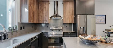 Coffee/tea maker, fridge, microwave, oven
