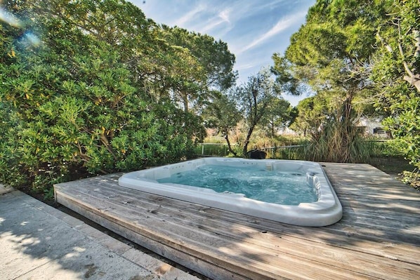 Bain à remous extérieur