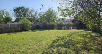 Less than 5 mins from Fort Sill - Sleeps 8