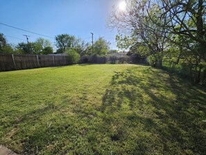 Property grounds - Less than 5 mins from Fort Sill - Sleeps 8 (Lawton)