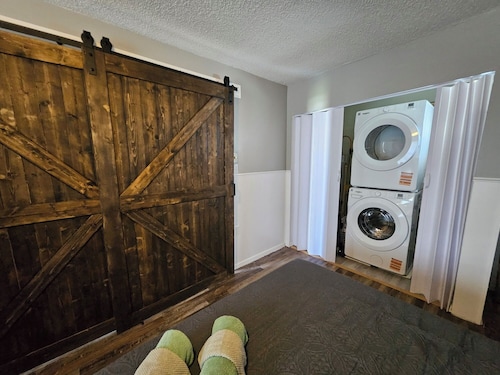 Less than 5 mins from Fort Sill - Sleeps 8