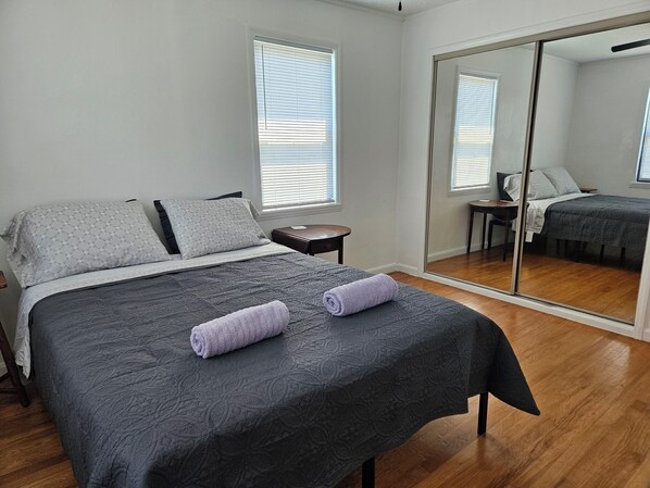 3 bedrooms, desk, iron/ironing board, travel cot