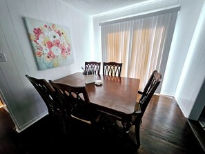 Dining - Less than 5 mins from Fort Sill - Sleeps 8 (Lawton)