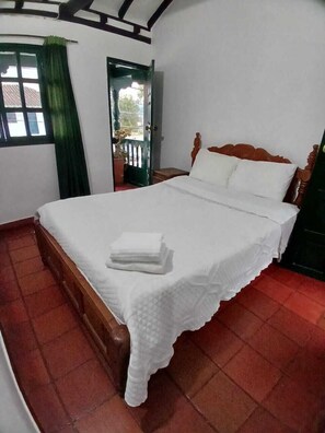 Quarto casal standard, vista para o pátio | Wi-Fi de cortesia