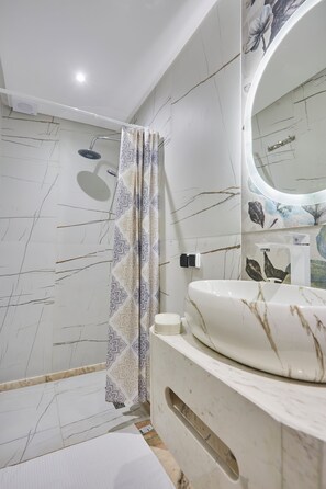 Shower, hair dryer, bidet, towels - Surf & Fun Beachfront Stay in Mirleft With Balcony (Mirleft)