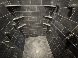 Jetted tub, hair dryer, towels