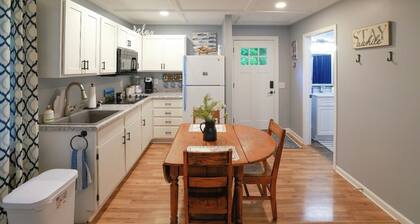 Lilac Lane 1-bedroom house with WiFi and AC in Port Sanilac