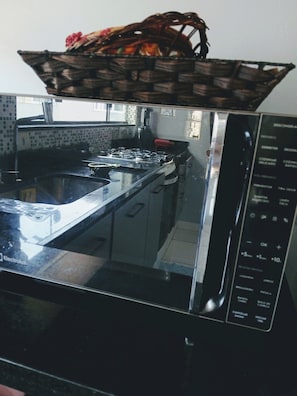 Microwave, oven, stovetop, cookware/dishes/utensils