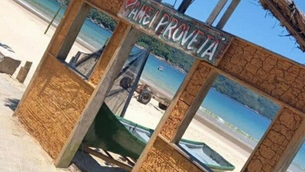 A beach hut with a sign reading "Hacienda Proveta". - Beach house in Ilha Grande - Angra dos Reis - your perfect vacation on the island  (Provetá Angra dos Reis)
