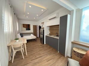 8 bedrooms, iron/ironing board, WiFi, bed sheets
