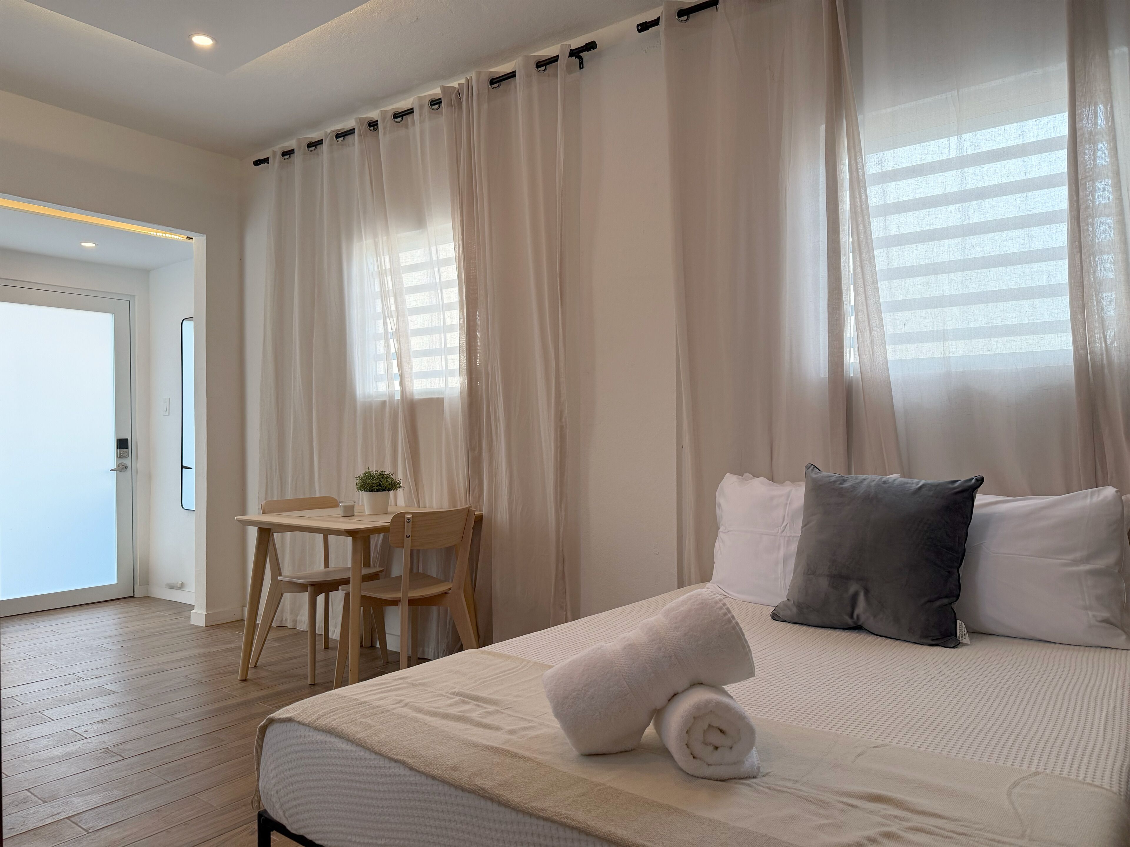 8 bedrooms, iron/ironing board, WiFi, bed sheets