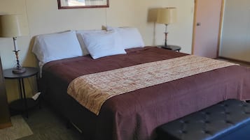 غرفة ديلوكس - منظر للحديقة | مكتب ومساحة عمل للكمبيوتر المحمول وواي فاي مجانًا