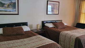 Escritorio, espacio para trabajar con laptop y wifi gratis