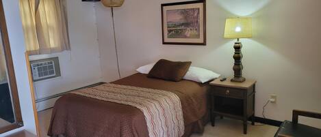 Desk, laptop workspace, free WiFi