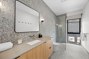 Shower - Belmare (Fairhaven)