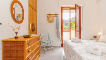 2 bedrooms, in-room safe, iron/ironing board, free WiFi