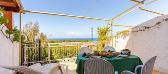 Villa see view - 5min walk to the beach