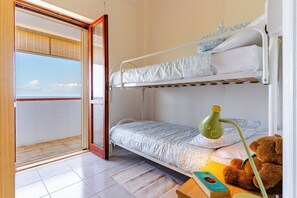 2 bedrooms, in-room safe, iron/ironing board, travel crib - Villa see view - 5min walk to the beach (Scaro-reggio-Scornavacca-vardano)