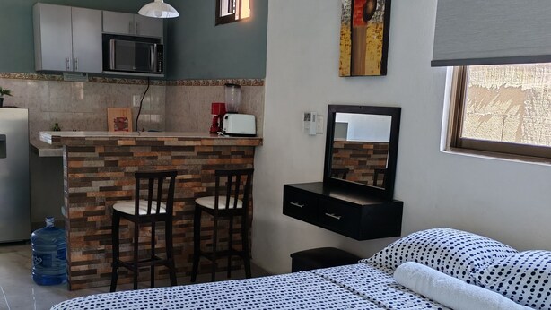 1 bedroom, WiFi, bed sheets - Fully equipped apartment in Puerto Progreso, 5 blocks from the beach. (Progreso)