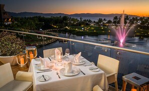 Outdoor dining - Charming villa with 5-star amenities in lovely Nueva Vallarta (Las Jarretaderas)