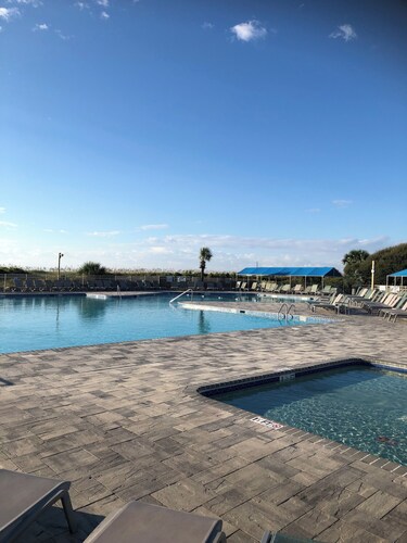 Oceanfront HHBT Condo - Pool, Beach Access! Perfect Fall/Winter Getaway!
