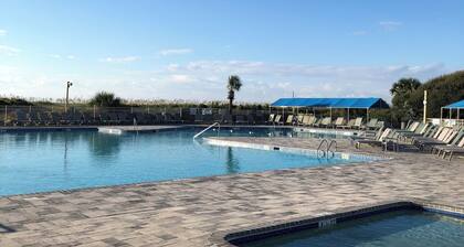 Oceanfront HHBT Condo - Pool, Beach Access! Perfect Fall/Winter Getaway!