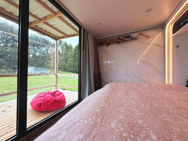 Comfort-Studiosuite, 1 Queen-Bett und Schlafsofa, zum Garten hin | Allergikerbettwaren, Daunenbettdecken, Pillowtop-Betten