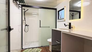 Comfort Studio Suite, 1 Queen Bed with Sofa bed, Garden Area | Bathroom | Separate tub and shower, free toiletries, hair dryer, slippers