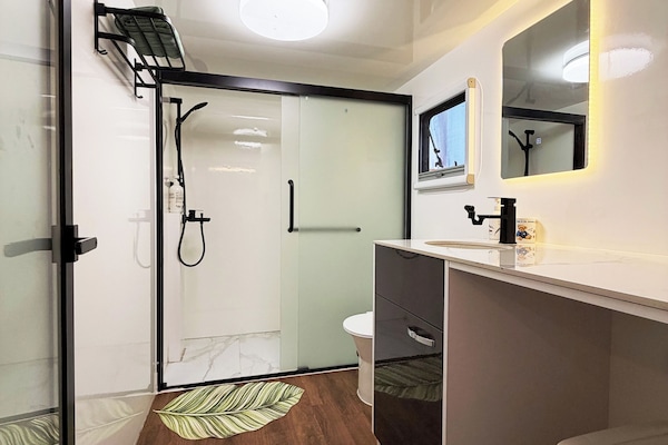 Comfort Studio Suite, 1 Queen Bed with Sofa bed, Garden Area | Bathroom | Separate tub and shower, free toiletries, hair dryer, slippers