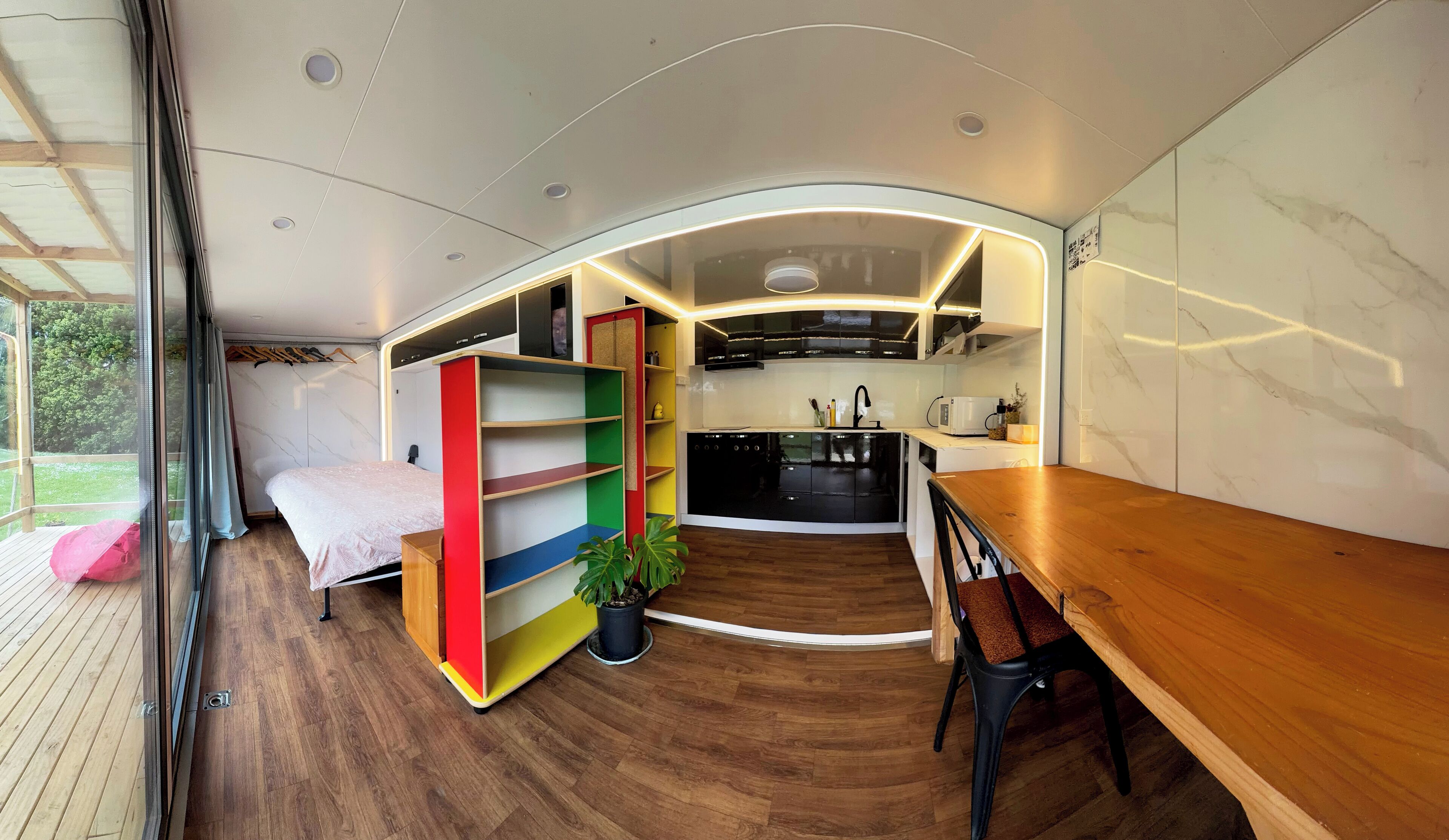 Comfort Studio Suite, 1 Queen Bed with Sofa bed, Garden Area | Living area