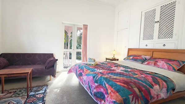 Comfort-rum - 1 sovrum - terrass - utsikt mot bergen | Mörkläggningsgardiner, strykjärn/strykbräda och gratis wi-fi