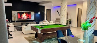 Luxury 3BR Apt Near Ngor Beach Balcony & Wi-Fi