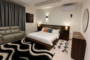 3 bedrooms, desk, iron/ironing board, free WiFi