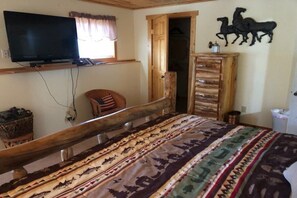 4 bedrooms, WiFi, bed sheets - {Aspen Chalet} Hot Tub, Tesla Charger, Near Deadwood! (Lead)