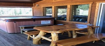 {Aspen Chalet} Hot Tub, Tesla Charger, Near Deadwood!