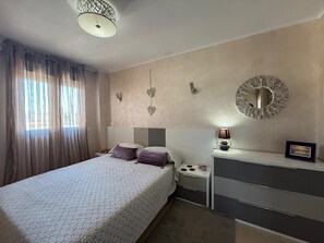 1 bedroom, free WiFi, bed sheets - APOLO 7 - 143. Apartment very well located and very close to the beach. (Calpe / Calp)