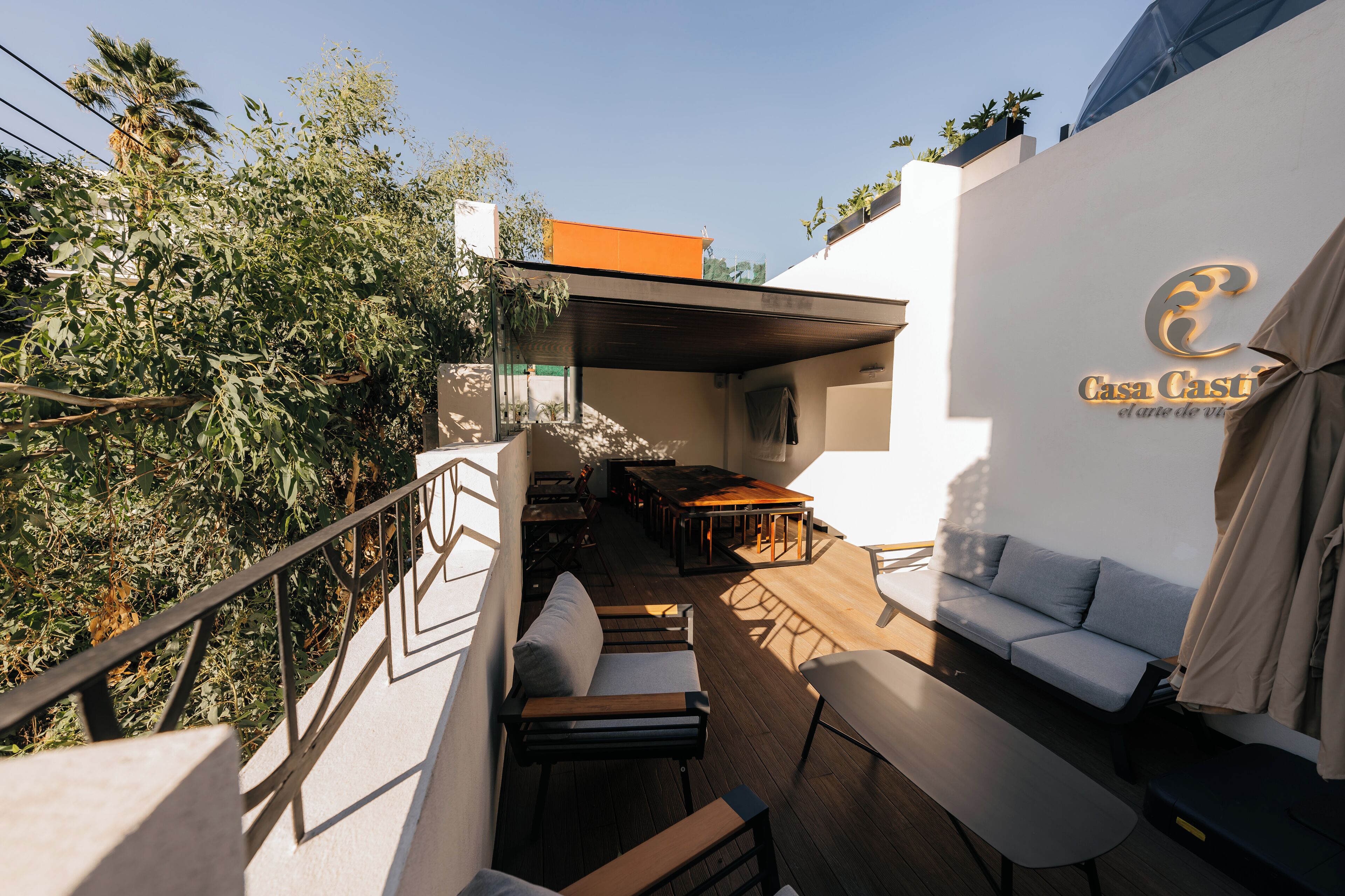 Vista frontal de la propiedad