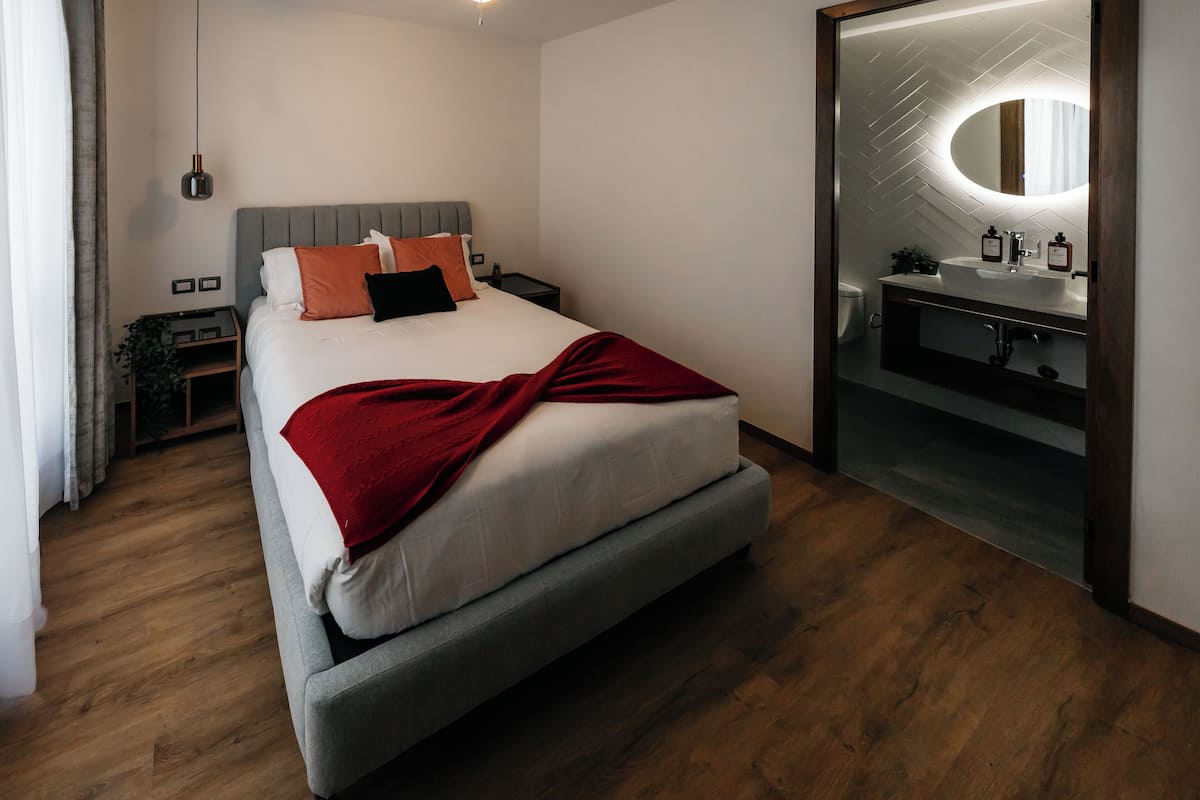 In-room safe, desk, laptop workspace, iron/ironing board (on request)