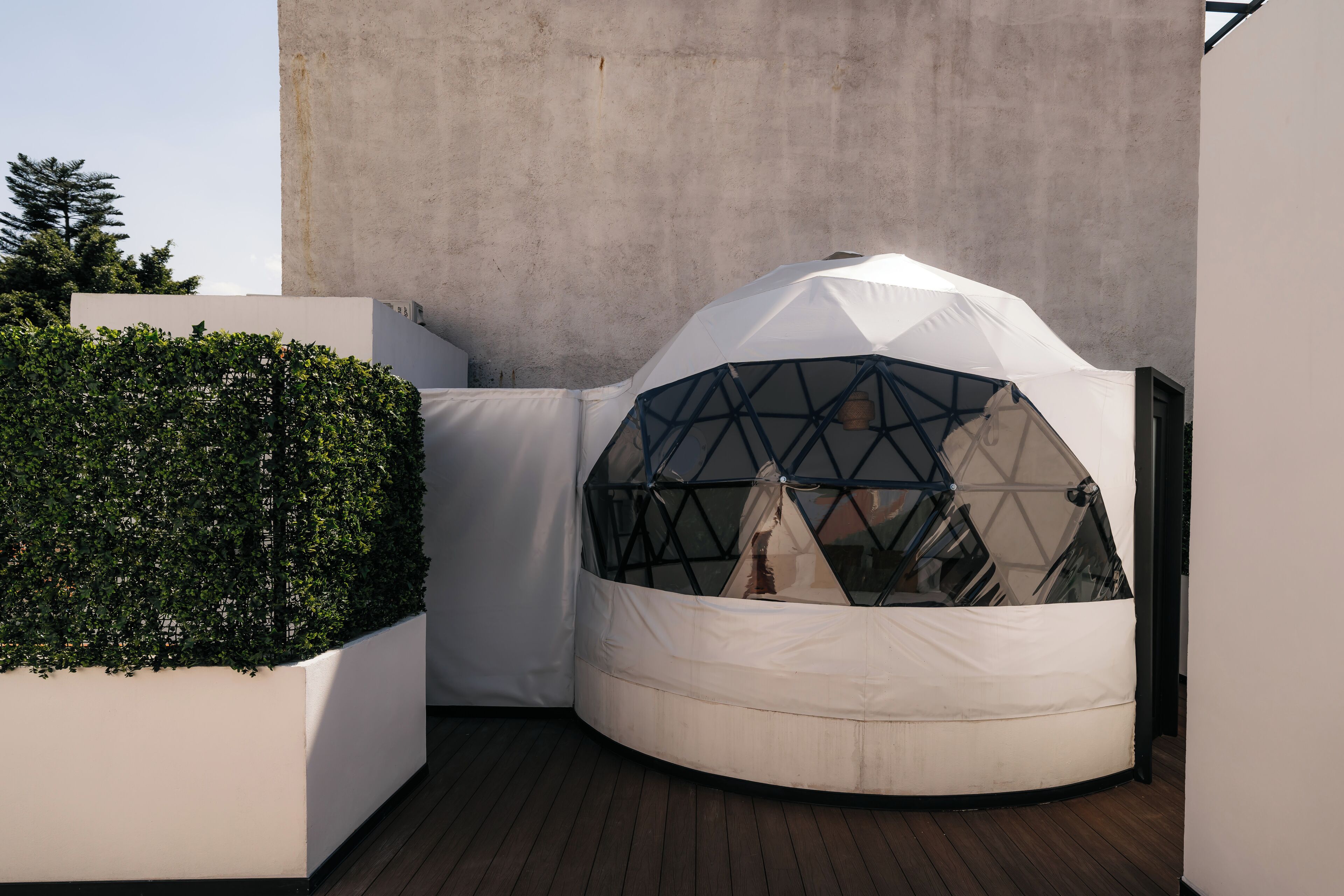 Tienda de campaña Deluxe | Caja de seguridad en la habitación y escritorio 