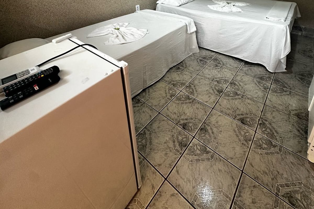 Habitación triple estándar, patio | Espacio para trabajar con un portátil y wifi gratis