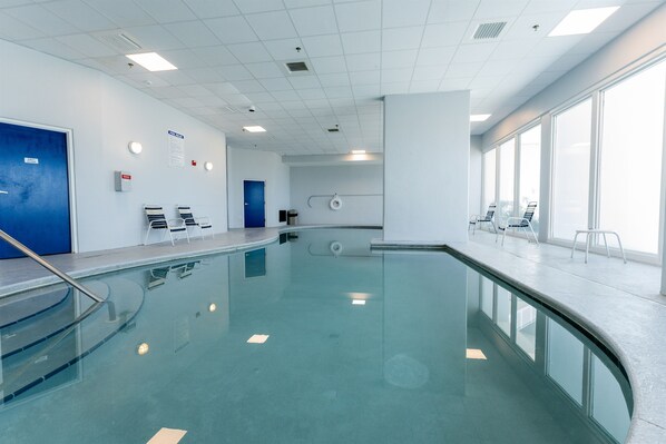 Indoor Pool - 2 Bedroom Lighthouse w/Bunk, 3 Pools! Direct Beachfront. Fall Specials (Gulf Shores)