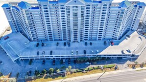 A high-rise hotel with multiple floors, a parking garage, and a beachfront view. - 2 Bedroom Lighthouse w/Bunk,  3 Pools! Direct Beachfront.  Free Daily Activities (Gulf Shores)