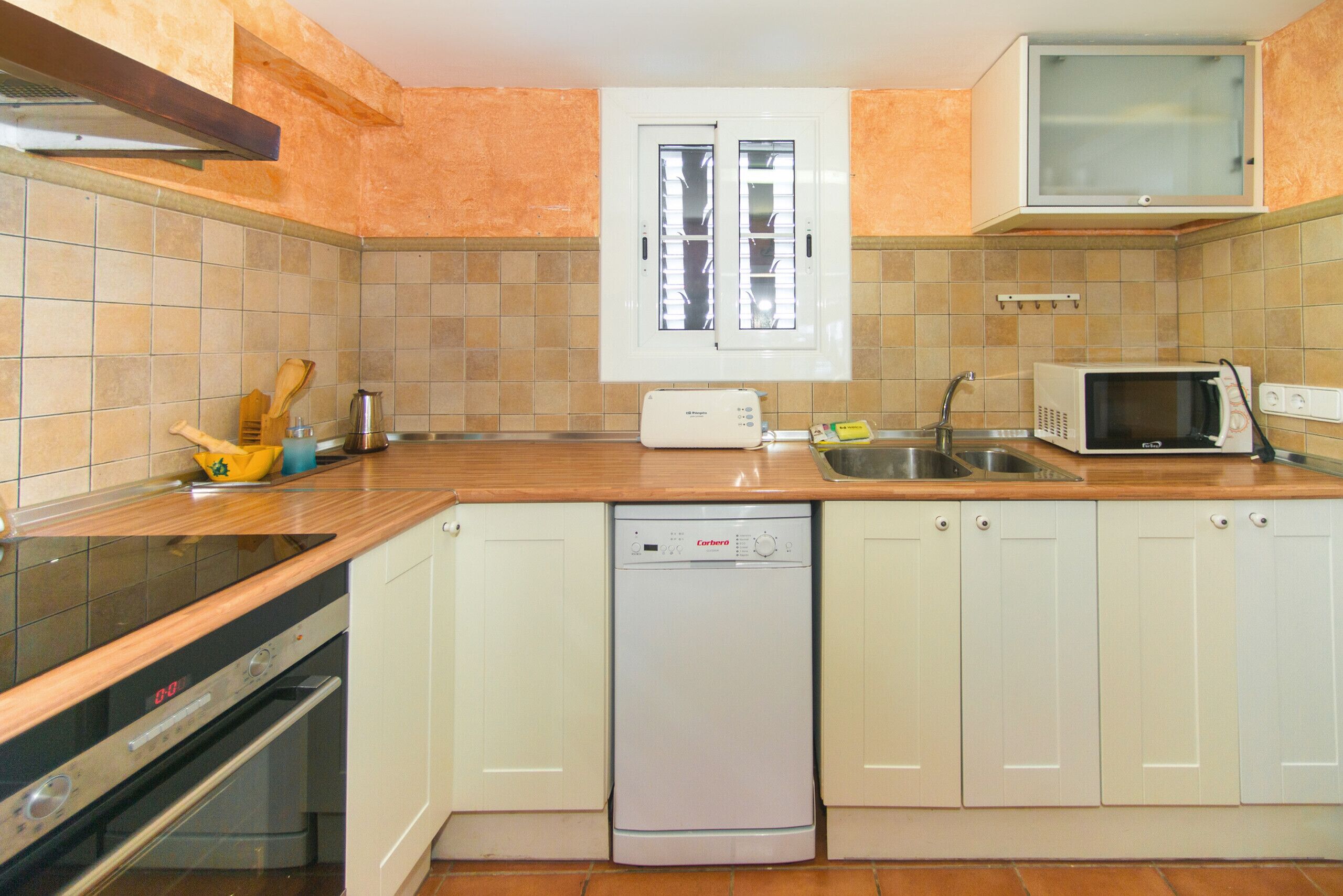 Réfrigérateur, micro-ondes, four, lave-vaisselle