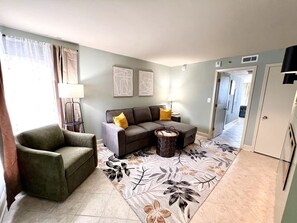 Smart TV, fireplace - Bella Atlantica Oceanfront/Prime Location/Downtown (Myrtle Beach)