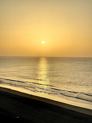 A beach with a clear view of the ocean and the horizon. - Bella Atlantica Oceanfront/Prime Location/Downtown (Myrtle Beach)