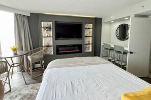2 bedrooms, desk, WiFi, bed sheets - Crescent Wave 2/Oceanfront/New (Myrtle Beach)