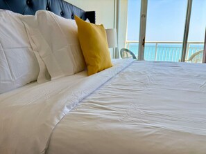 2 bedrooms, desk, WiFi, bed sheets